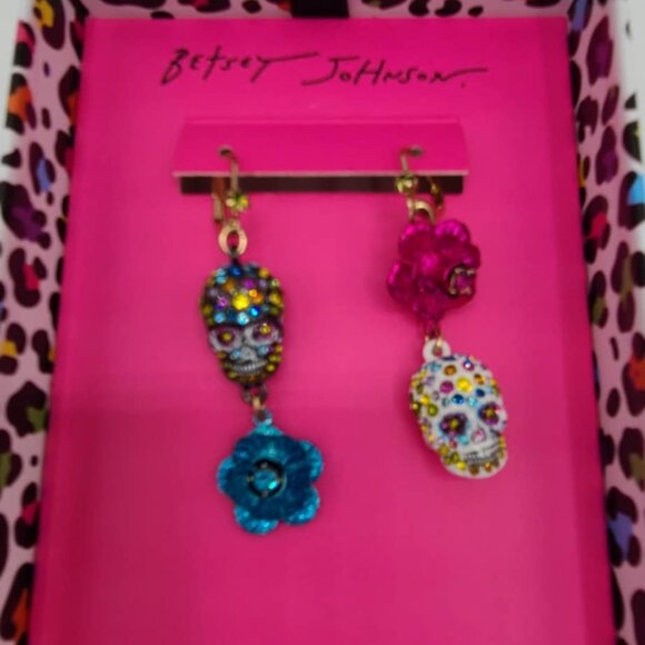 Betsey Johnson Floral Sugar Skull Leverback Earrings NWT! NEW! Halloween - Picture 6 of 7